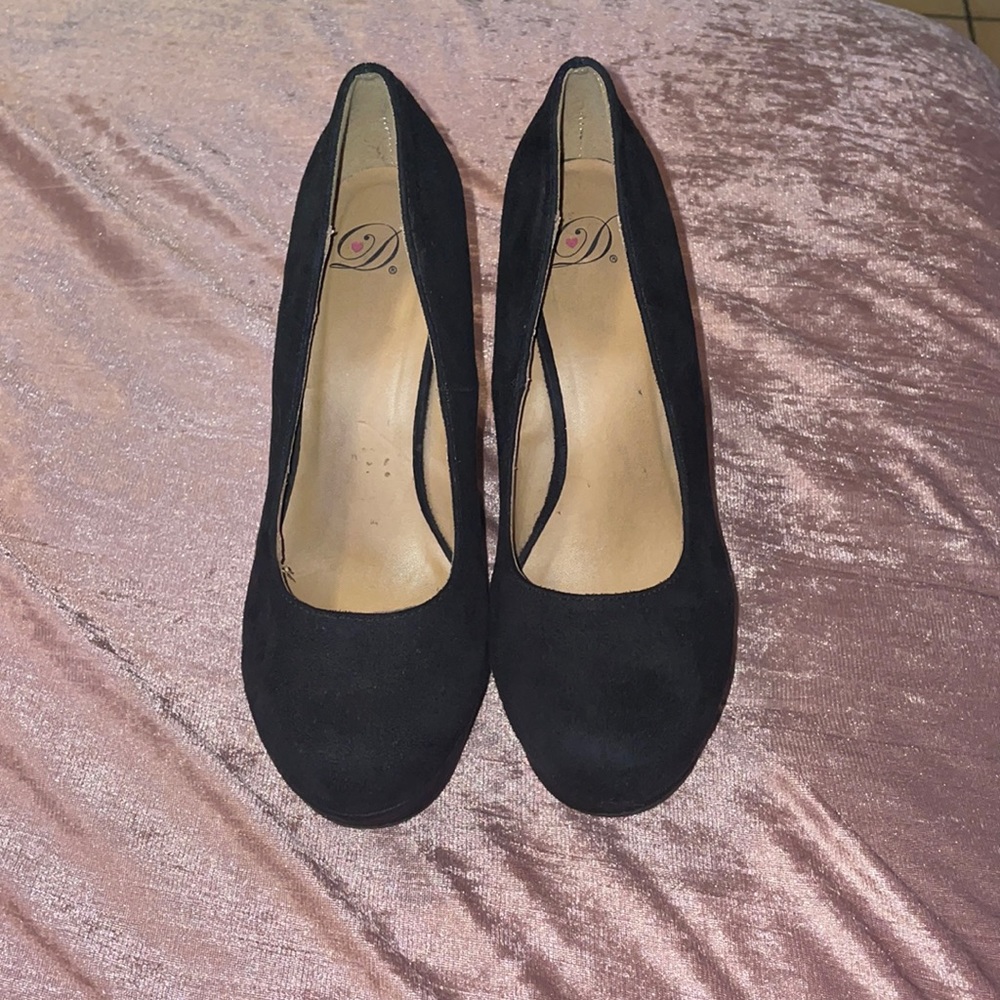 Super cute Black Wedges